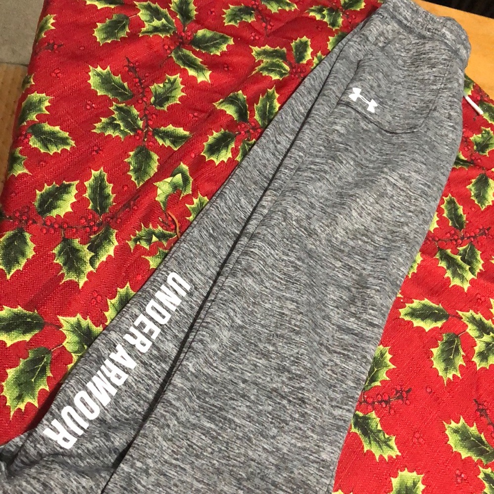 Boys heavy gray under armour sweatpants